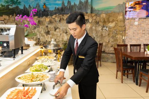 Makanan di atau berdekatan hotel