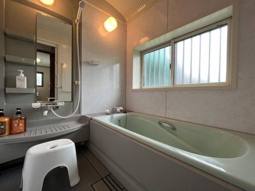 Un baño de 草津温泉 湯之風