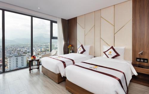 Giường trong phòng chung tại Senia Hotel Nha Trang