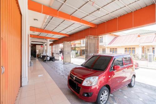 Фотография из галереи RedDoorz Syariah near Pasar Aur Kuning в городе Букиттинги