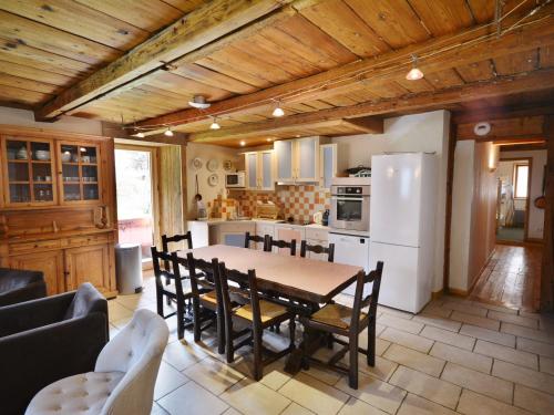 Chalet rénové 8 pers. proche centre et pistes avec parking