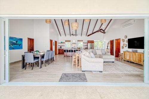 a living room with a couch and a table at Tres Palmas Beach House in Maya Beach