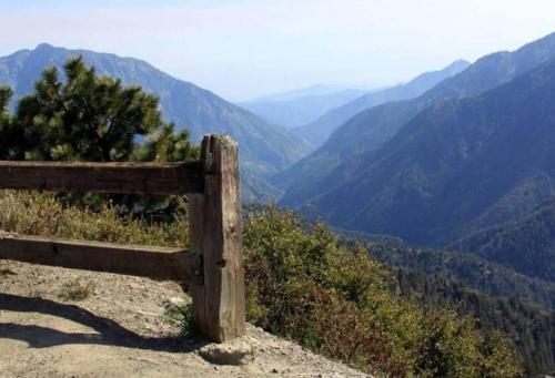 Vue générale sur la montagne ou vue sur la montagne depuis la maison de vacances