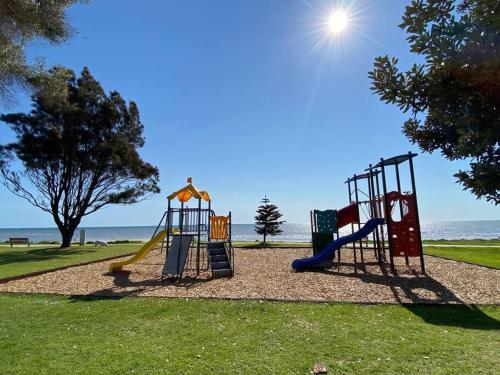 Herní místnost nebo prostor pro děti v ubytování Seacliff Beach Retreat Lux, Modern, Seaviews, 3BR, Balcony