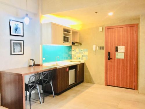 Staycation 1BR Servce Aprtmnt 2px allows 6px 23011