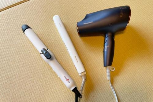 a hairdryer and a hair dryer on a table at Shozu no Yado Hamakaze - Vacation STAY 37514v in Ōbe