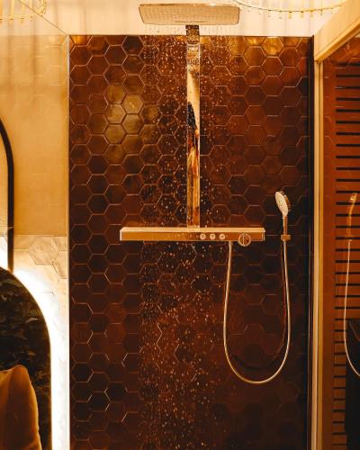 a shower in a bathroom with a shower at Comme chez Soye - Private Wellness in Soye
