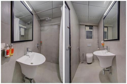 ein Badezimmer mit zwei Waschbecken, einem WC und einem Spiegel in der Unterkunft Hotel Unicontinental in Mumbai