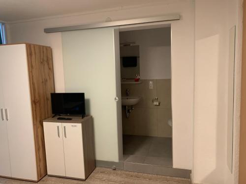 TV a/nebo společenská místnost v ubytování Smart Stay Rooms Feldkirch