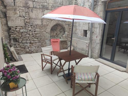 Photo de la galerie de l'établissement Studio de charme, au calme dans le vieux Chaumont, à Chaumont