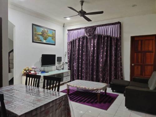 a living room with a couch and a table at Homestay YatiMizi (Bungalow Station 18, Ipoh) in Ipoh