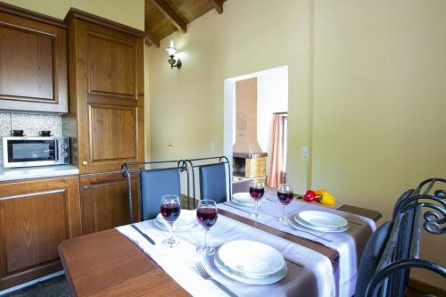 Η κουζίνα ή μικρή κουζίνα στο Amadryades Villas-Villa Terina