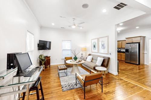 College Park Cottage – Photos 2