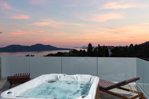 a bath tub sitting on top of a balcony at Apartment Lula in Orasac