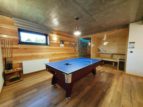 Bilik permainan di Tarnawa Gold, Sauna, Jacuzzi, Grota solna,