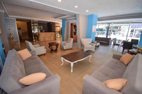 Χώρος καθιστικού στο Astoria Life Hotel