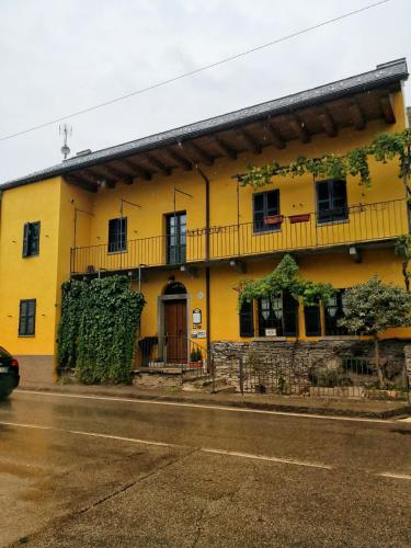 a yellow building on the side of a street at B&B Dove Comincia la Bella Italia in Beura
