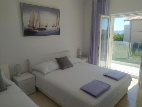 Posteľ alebo postele v izbe v ubytovaní Apartmani Trubi 3