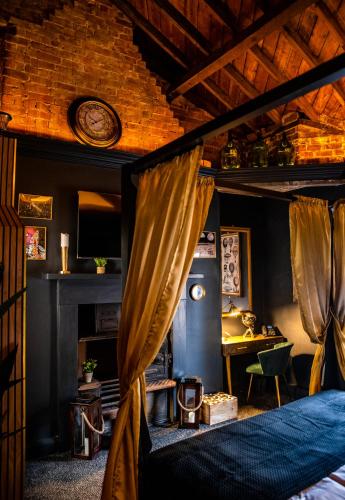 a bedroom with a bed and a desk in a room at Impossible Motel in York