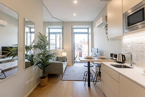 31 Janeiro 157 - Delightful 1BR Flat w/ AC & Balcony by LovelyStay