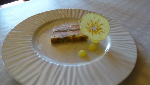 a white plate with a piece of cake and a sliced pineapple at Hotel Restaurante La Glorieta in La Seu d'Urgell