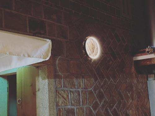 a room with a brick wall with a window at Zhu Shan Xian Ting in Jincheng