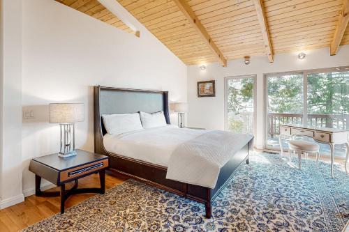 a bedroom with a bed and a table with a lamp at Deer Path Cabin in Idyllwild