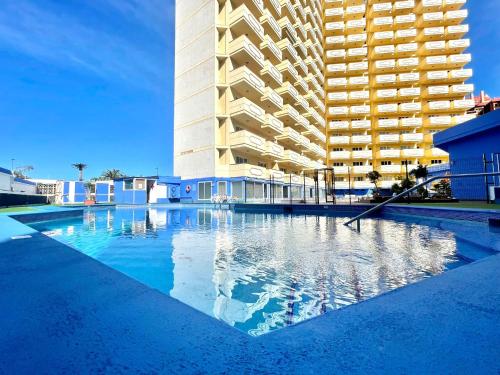 Apartamento con piscina, Wifi gratuito en recepcion y acceso directo en Playa Jardin in Puerto de la