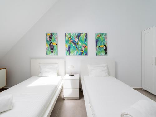 A bed or beds in a room at Leyre Mar Canteras by Canariasgetaway