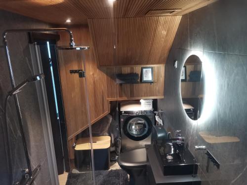 a small bathroom with a washing machine in it at Levi Secret Igloo Revontuli in Levi