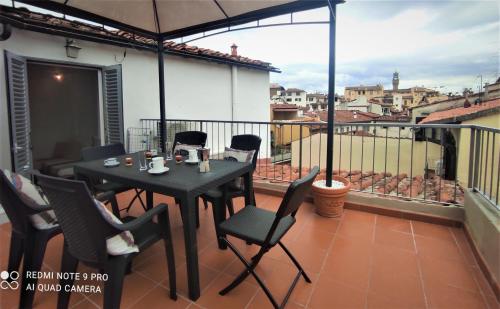 Balkon lub taras w obiekcie ATTICO RUCELLAI CON TERRAZZA SUPER VISTA