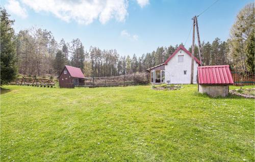 Κήπος έξω από το 3 Bedroom Cozy Home In Jedwabno