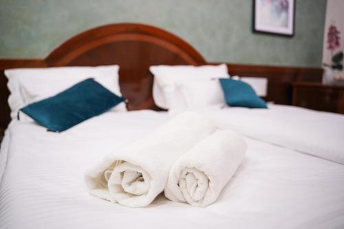 Hotel Laktašiにあるベッド