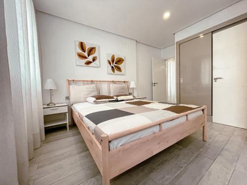 3 Bedroom Ocean Garden Apartment, Heated Pool & Parking, PP207