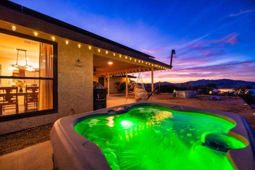 The Stargaze in Joshua Tree - Pool, Hot Tub, Views