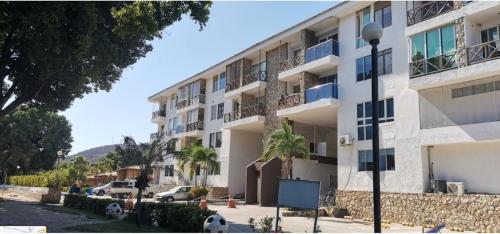 Tòa nhà nơi căn hộ tọa lạc