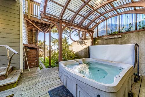 Harborview Luxury Home – Photos 3