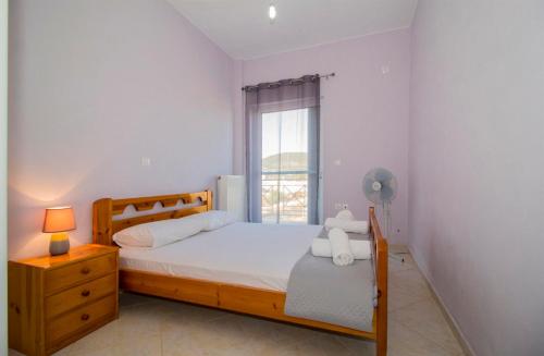 a bedroom with a bed and a window at Valtaki Holiday Home in Selinitsa