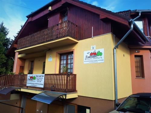 Green Lake Budapest Airport Apartments