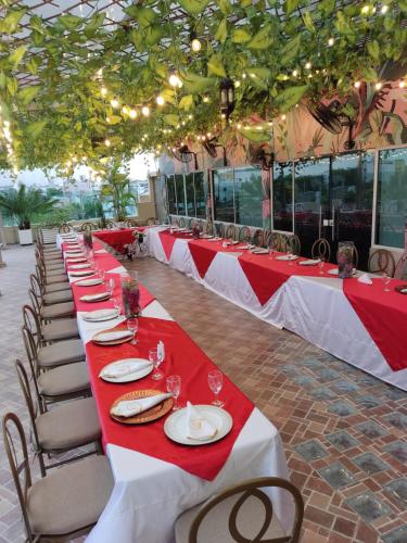 Hotel Quarta Avenidaにあるレストランまたは飲食店