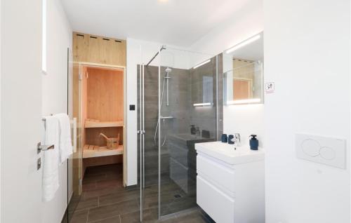 a white bathroom with a shower and a sink at Nice Home In Lembruchdümmer See in Lembruch