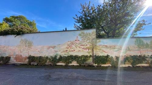 a mural on the side of a wall at Domaine du Cellier de la Couronne in Sézanne