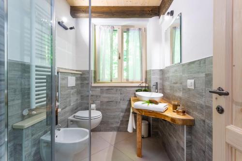 A bathroom at VILLAGGIO VAL MOLINI