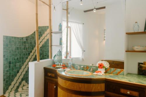 a bathroom with a sink and a counter top at La Perla del Caribe - Villa Amber in San Pedro