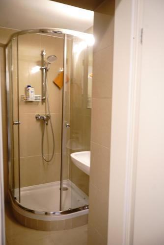 neu-möbliertes Apartment nähe Zentrum