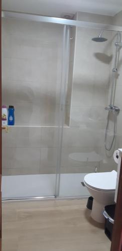 a bathroom with a shower and a toilet at Apartamento Junto a El Corte Inglés Algeciras 2 in Algeciras