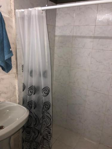 a shower with a shower curtain in a bathroom at Un lugar para compartir in Salto