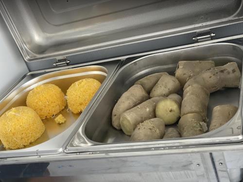 a tray of potatoes and other food in an oven at Hotel Vitória in Vitória da Conquista