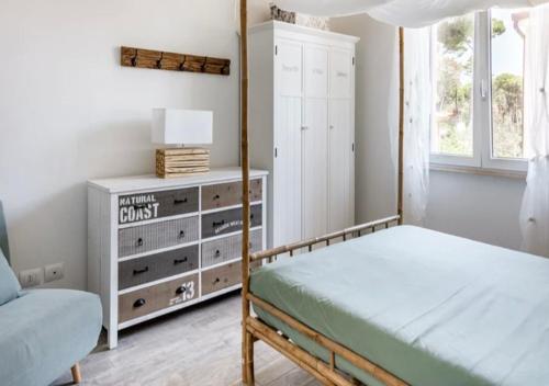 a bedroom with a bed and a dresser at La Meria di Maria La Terrazza in Marina di Grosseto