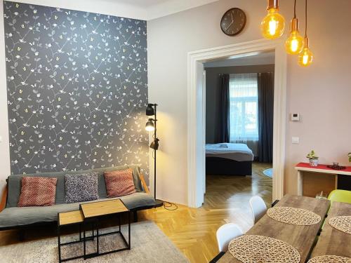 Posezení v ubytování Stunning new 2 bedrooms apartment in Prague centre